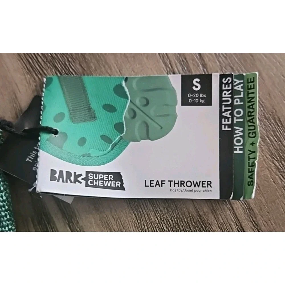 NWT Bark Box Leaf Thrower Super Chewer Dog Toy Size Small Rip & Reveal